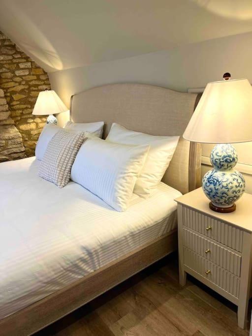 Quaint Cotswold Cottage Chipping Norton Exterior photo